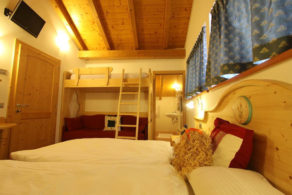 B.& B. Corradini Bed & Breakfast Castello-Molina di Fiemme Room photo