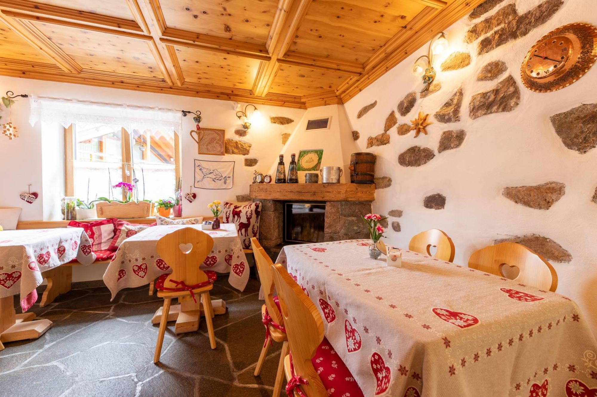 B.& B. Corradini Bed & Breakfast Castello-Molina di Fiemme Exterior photo