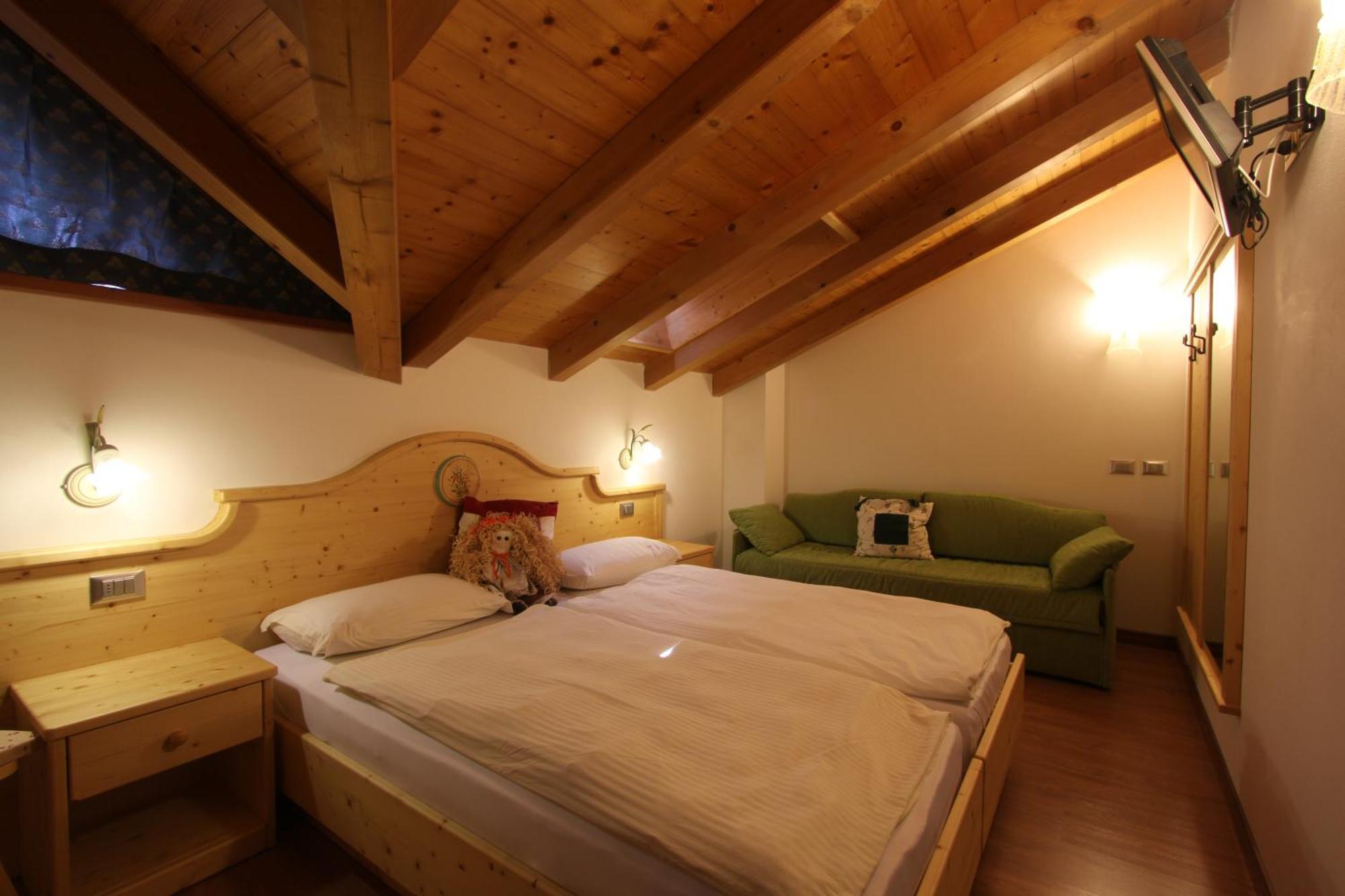 B.& B. Corradini Bed & Breakfast Castello-Molina di Fiemme Exterior photo