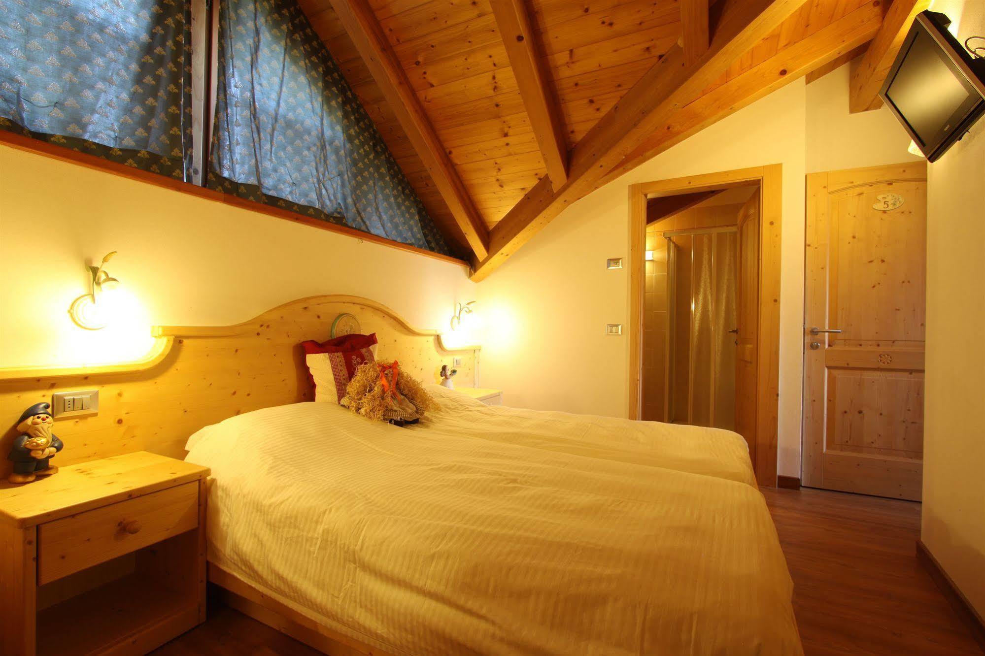 B.& B. Corradini Bed & Breakfast Castello-Molina di Fiemme Exterior photo